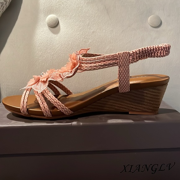 Size 8 (39) floral embellished wedge sandals. NWB - Picture 2 of 5